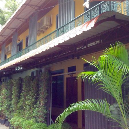Bc Guesthouse Si Phraya Banguecoque Exterior foto