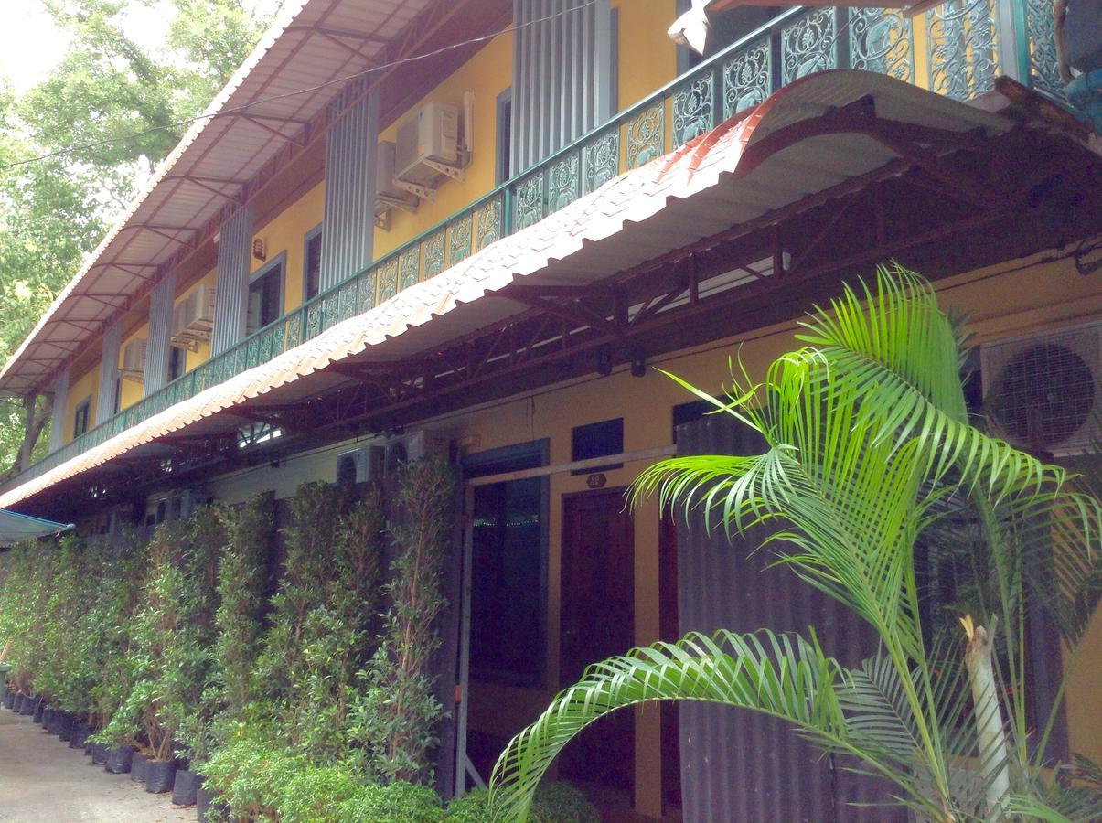 Bc Guesthouse Si Phraya Banguecoque Exterior foto